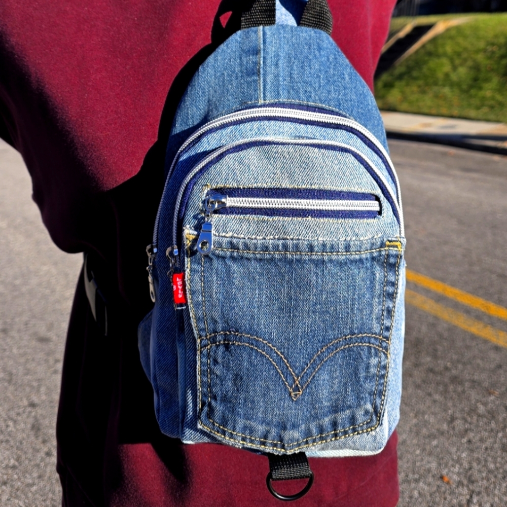 Upcycled Levi's denim chestbag/slingbag